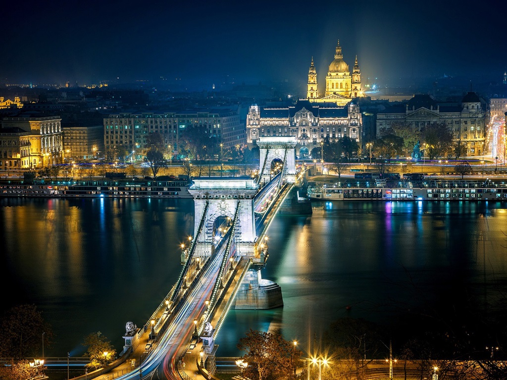 Le Pont des Chaînes Illuminé