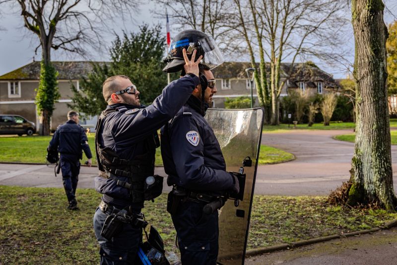 Image for the Tweet beginning: La force du collectif 👮♂️👮♂️