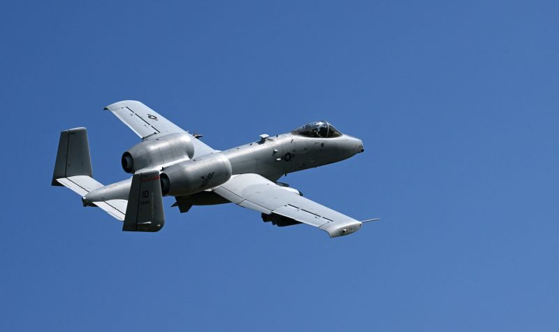 Image for the Tweet beginning: Guerre en Iran : un bombardier