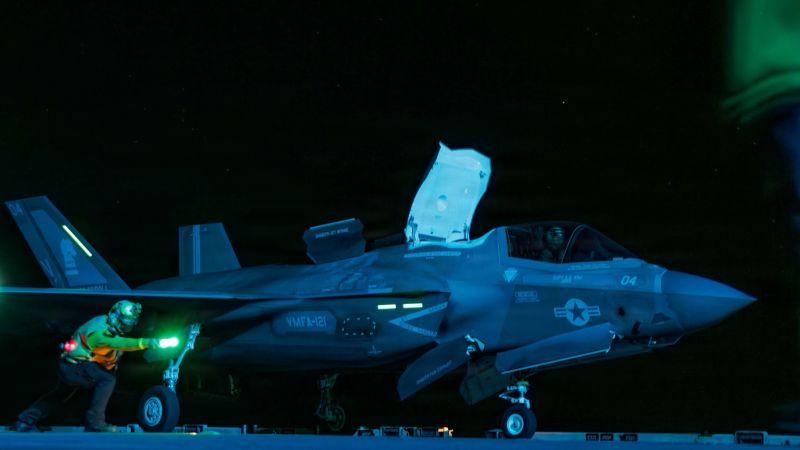 Image for the Tweet beginning: USS Tripoli (LHA 7) conducts