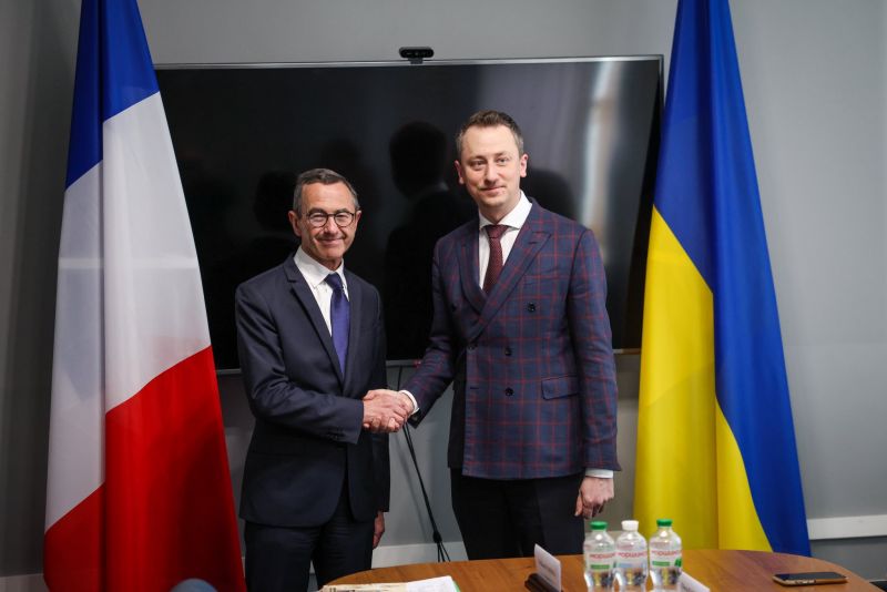 Image for the Tweet beginning: Rencontre avec @OleksiiSobolev, ministre de